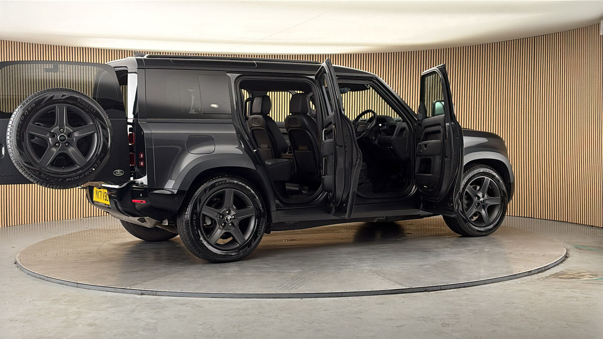 More views of Land Rover Defender 110