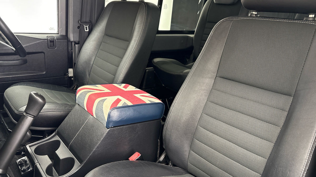 Land Rover Defender 90 Image 7