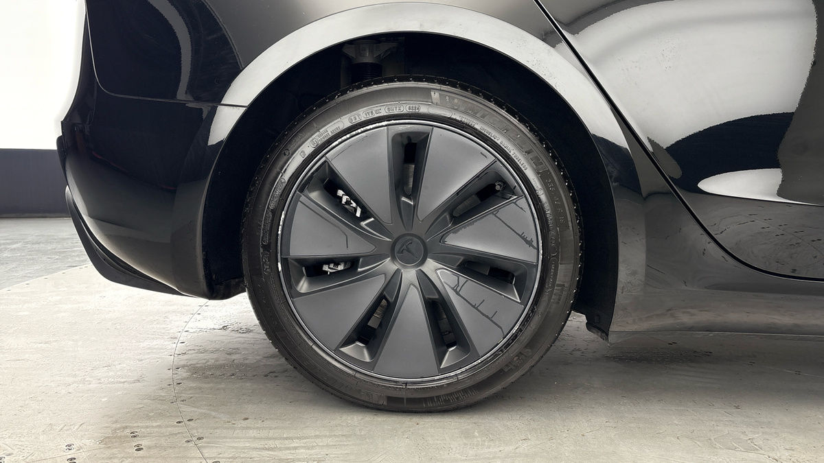 Tesla Model 3 Image 11