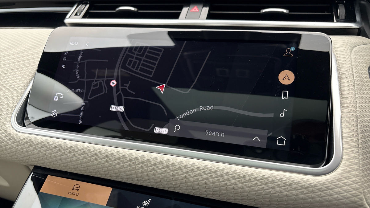 Land Rover Range Rover Velar Image 17