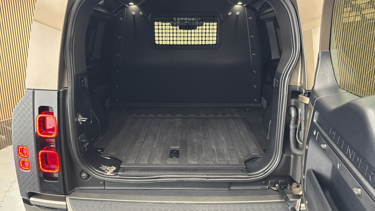 Land Rover Defender 90 Image 11