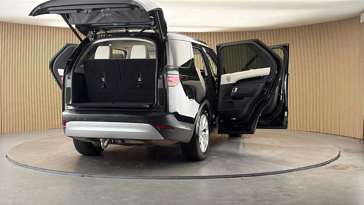 More views of Land Rover Discovery