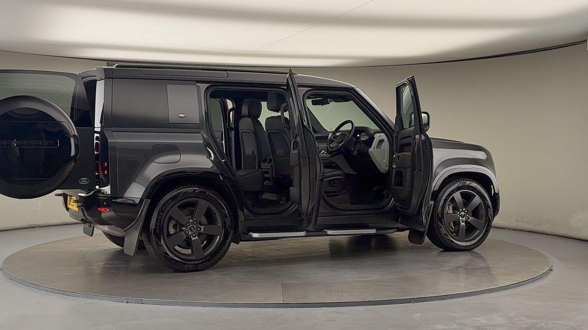 More views of Land Rover Defender 110