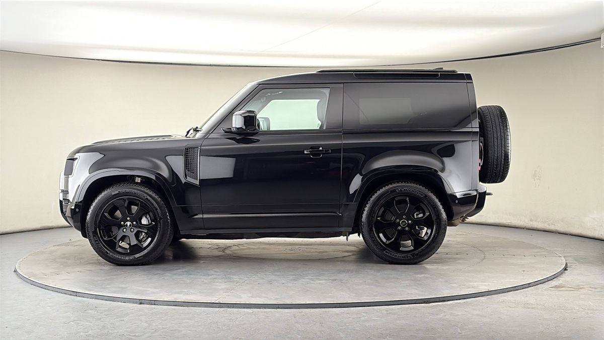 Land Rover Defender 90 Image 15