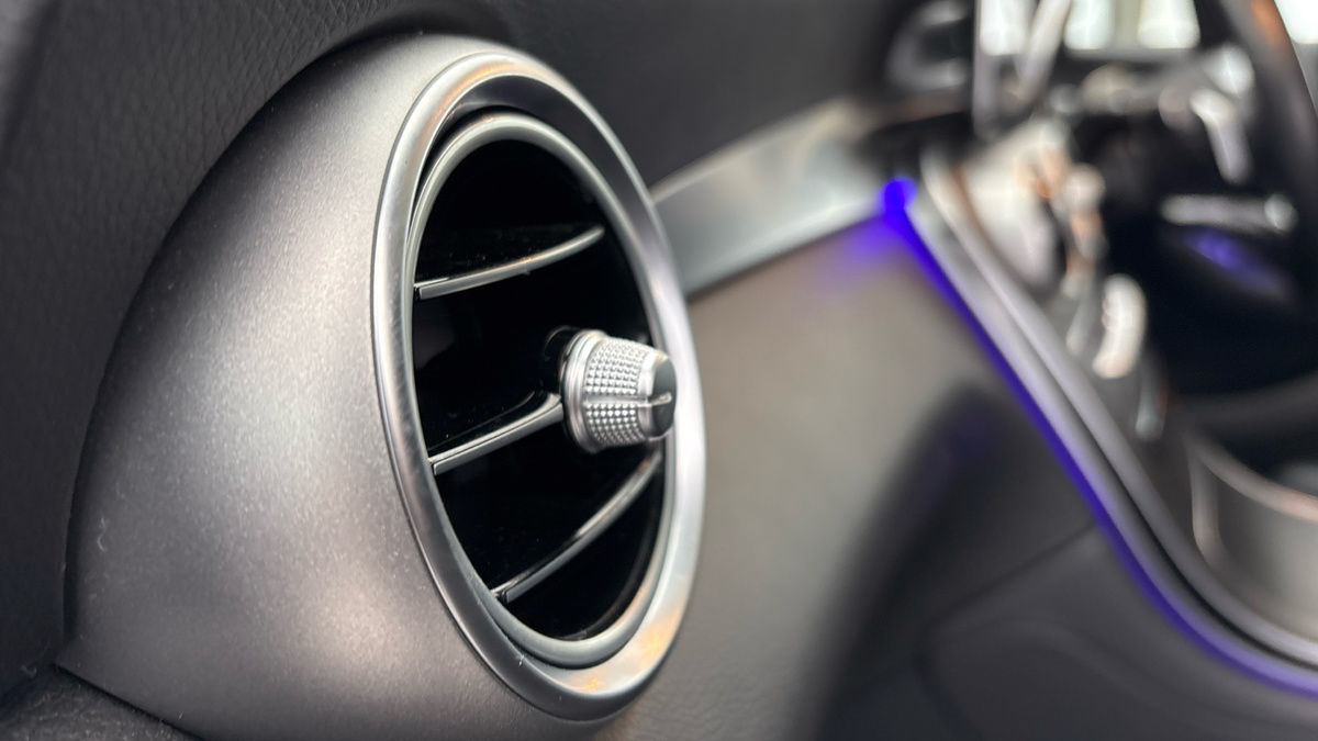 Mercedes-Benz GLC Image 26