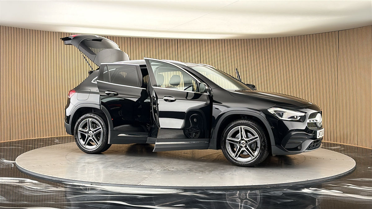 More views of Mercedes-Benz GLA