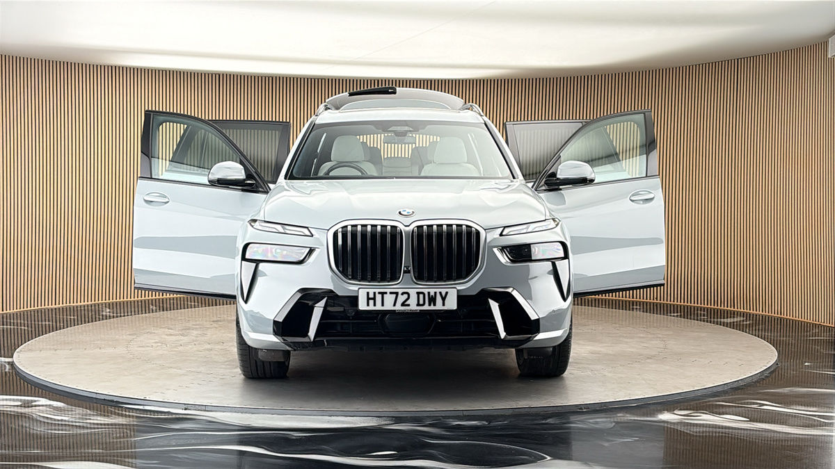 More views of BMW X7