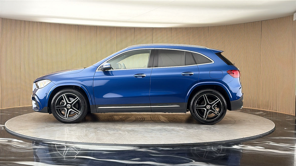 Mercedes-Benz GLA Image 15