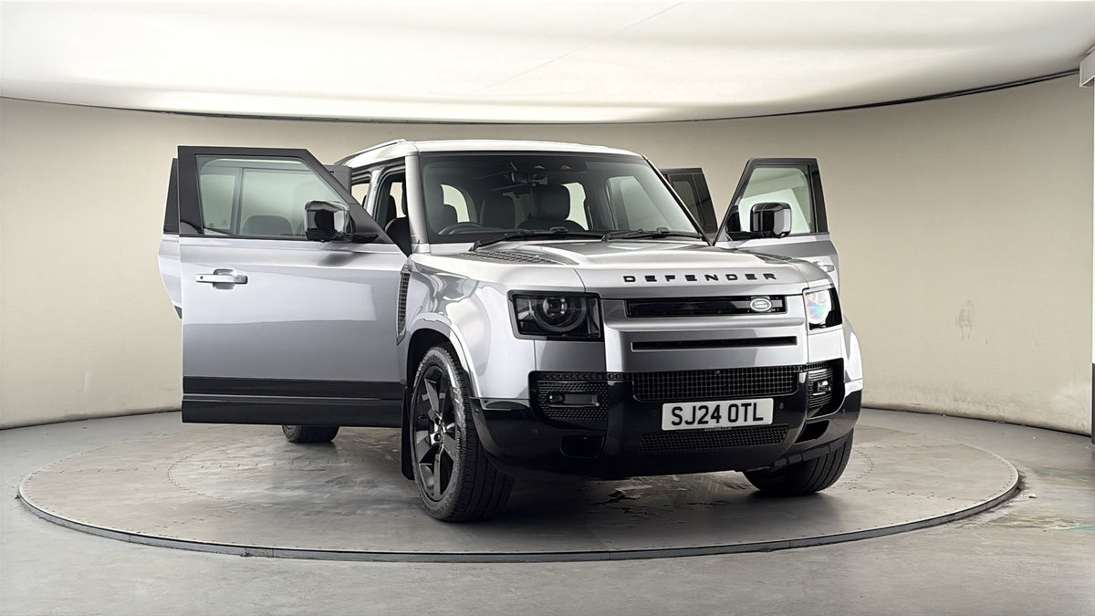 More views of Land Rover Defender 110