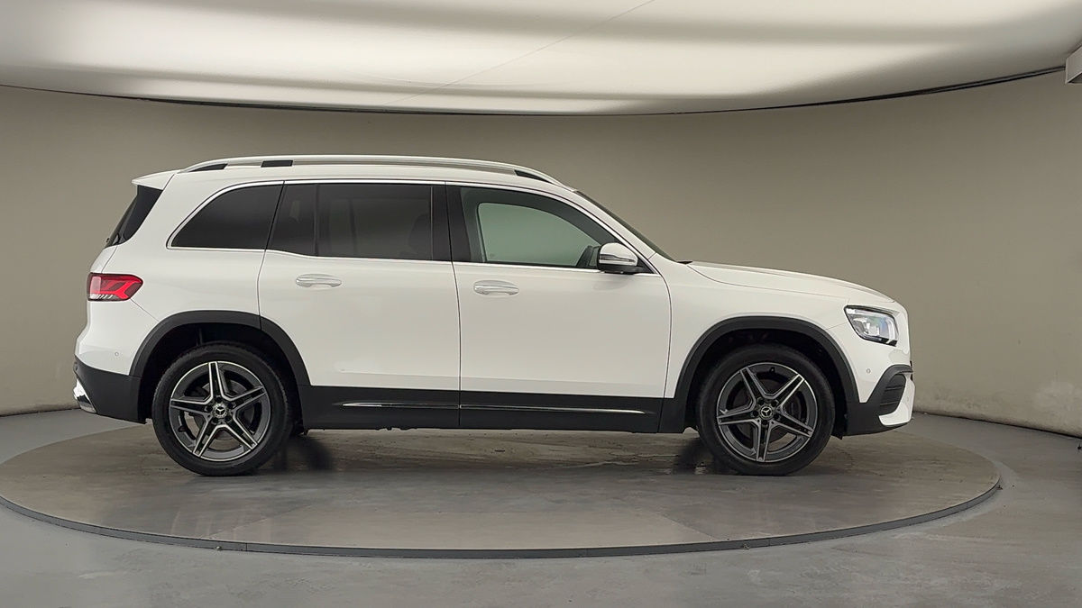 Mercedes-Benz GLB Image 16