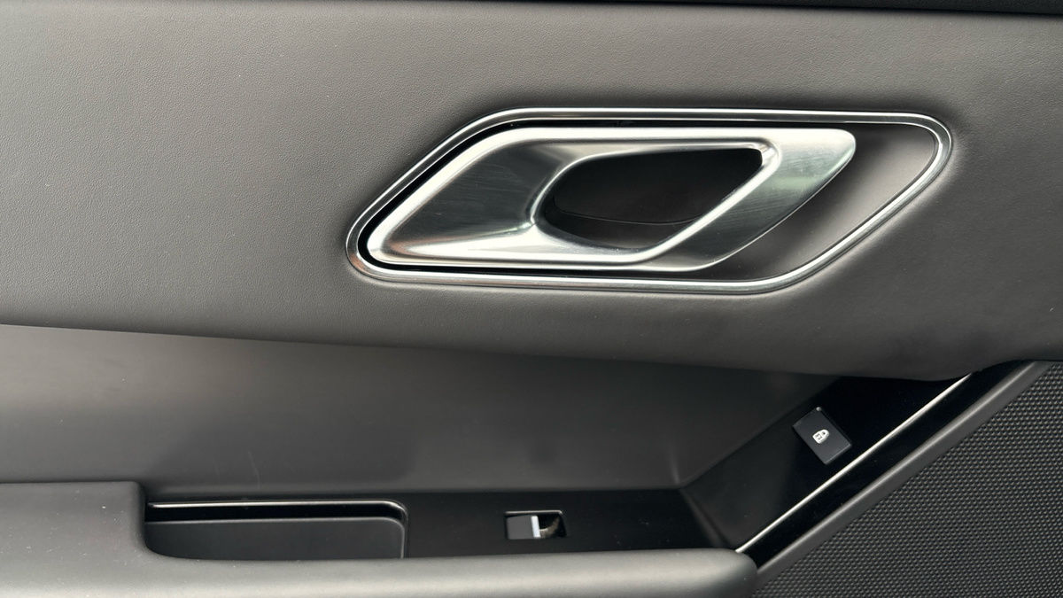 Land Rover Range Rover Velar Image 19