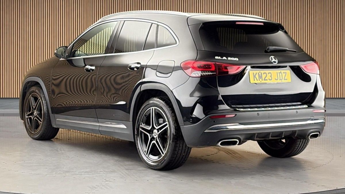Mercedes-Benz GLA Image 2