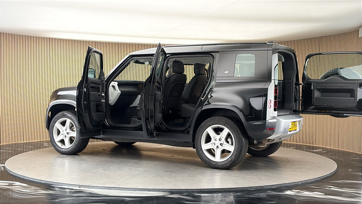 More views of Land Rover Defender 110