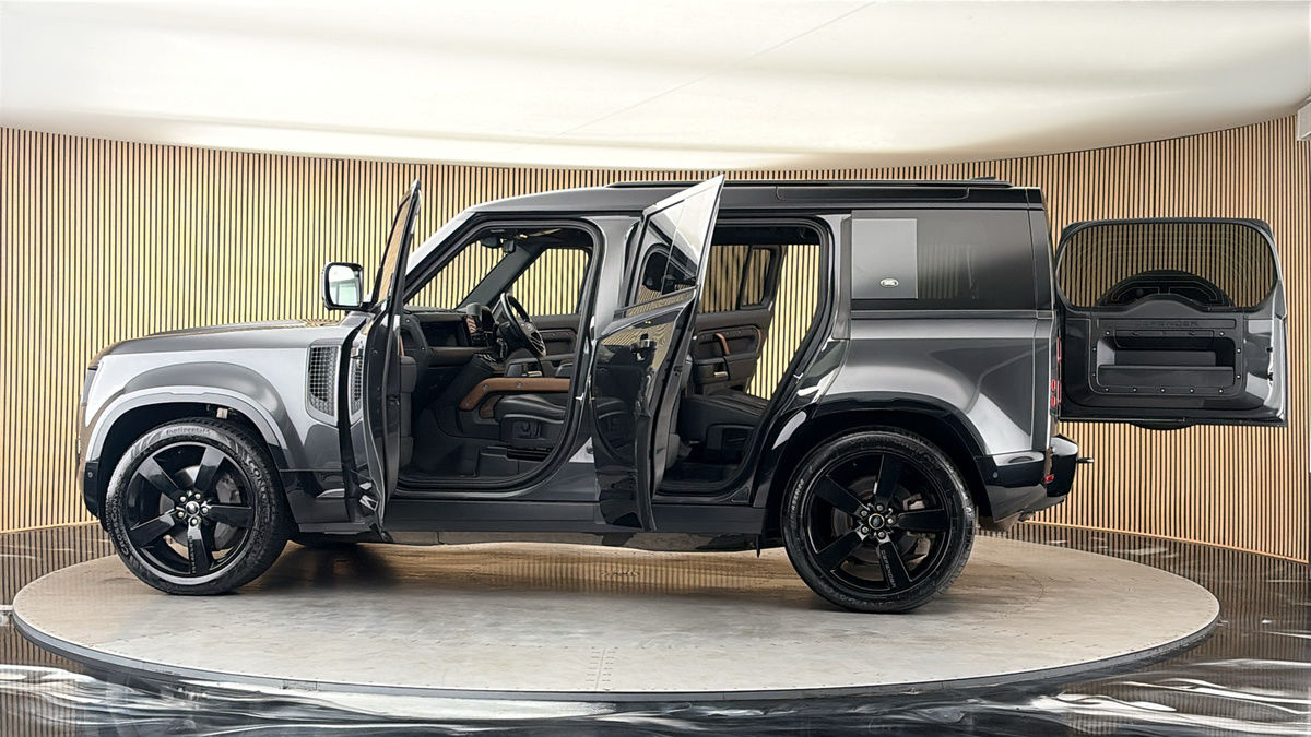 More views of Land Rover Defender 110