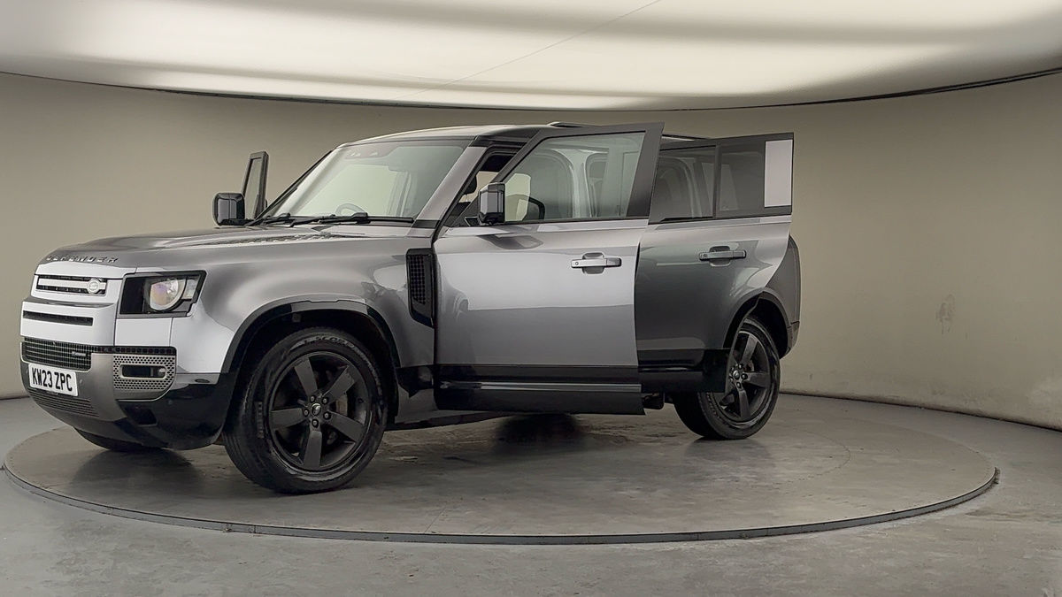 Land Rover Defender 110 Image 22