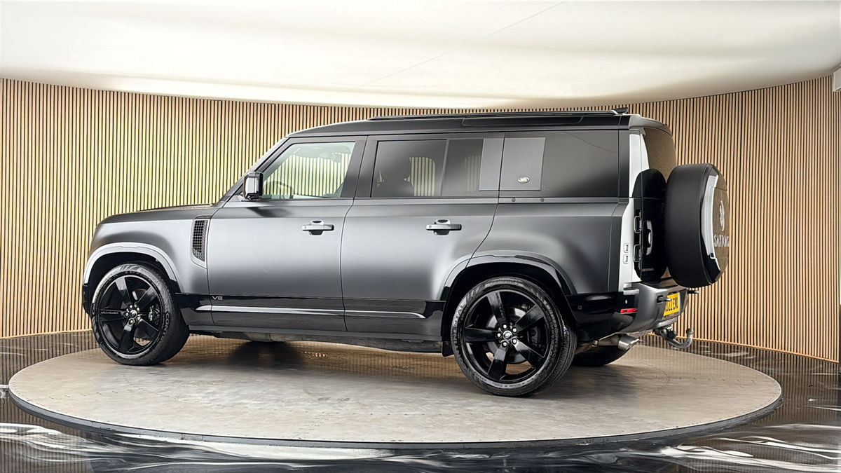 More views of Land Rover Defender 110