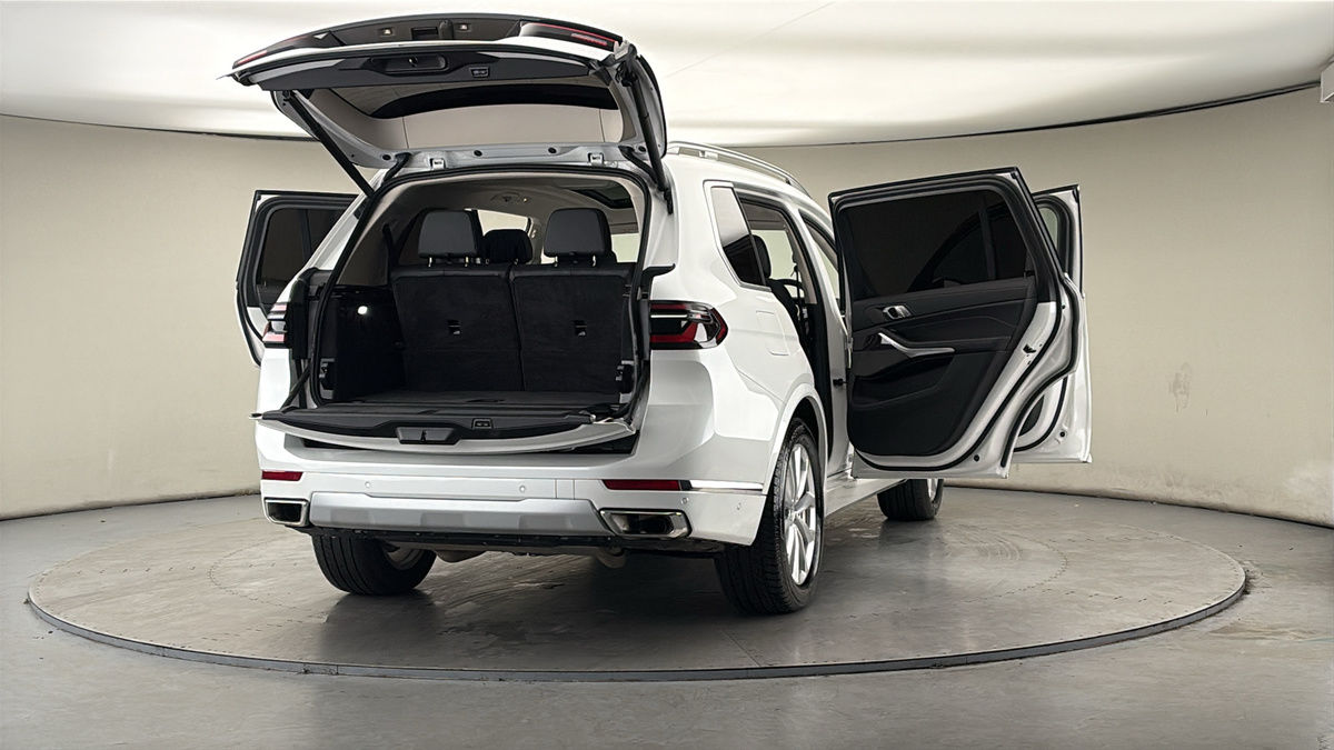 More views of BMW X7