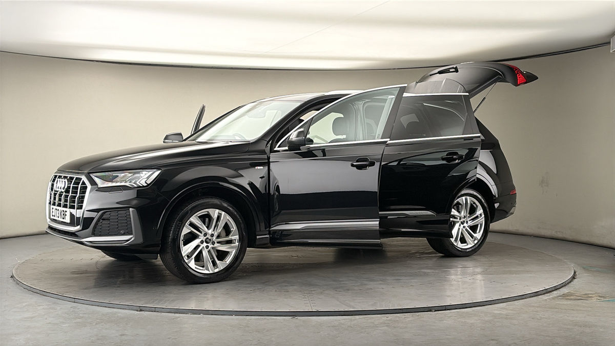 More views of Audi Q7