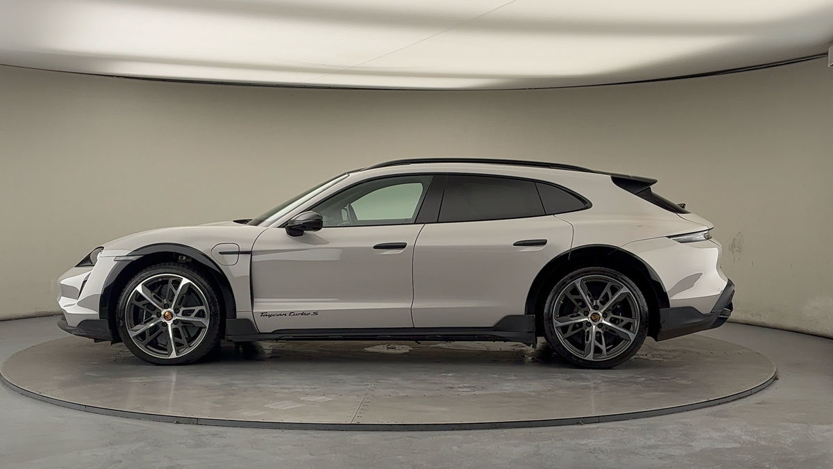 Porsche Taycan Image 16