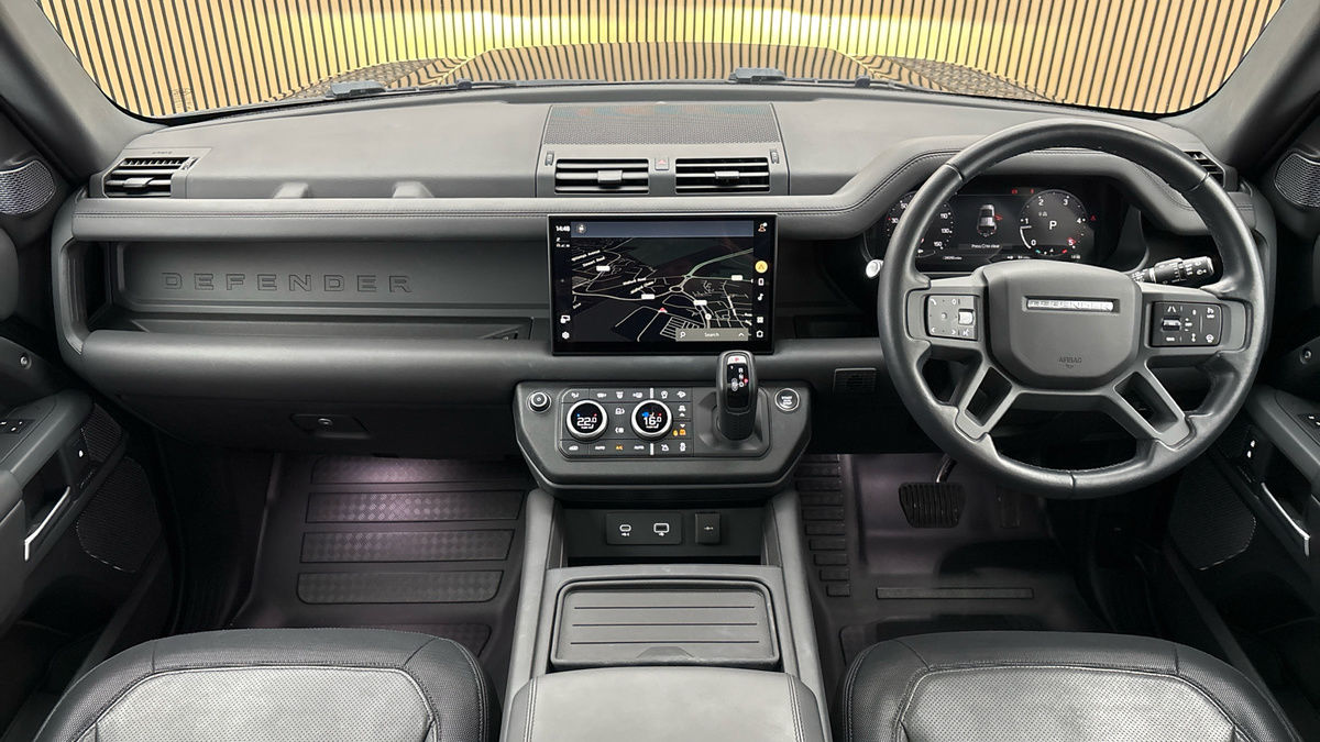 Land Rover Defender 110 Image 12