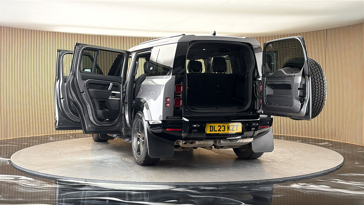 More views of Land Rover Defender 110