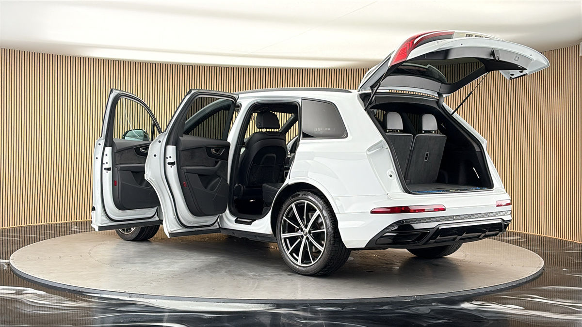More views of Audi Q7