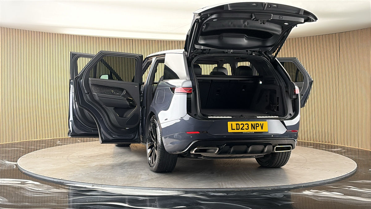 More views of Land Rover Range Rover Sport