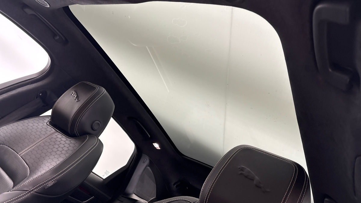 Jaguar F-PACE Image 6