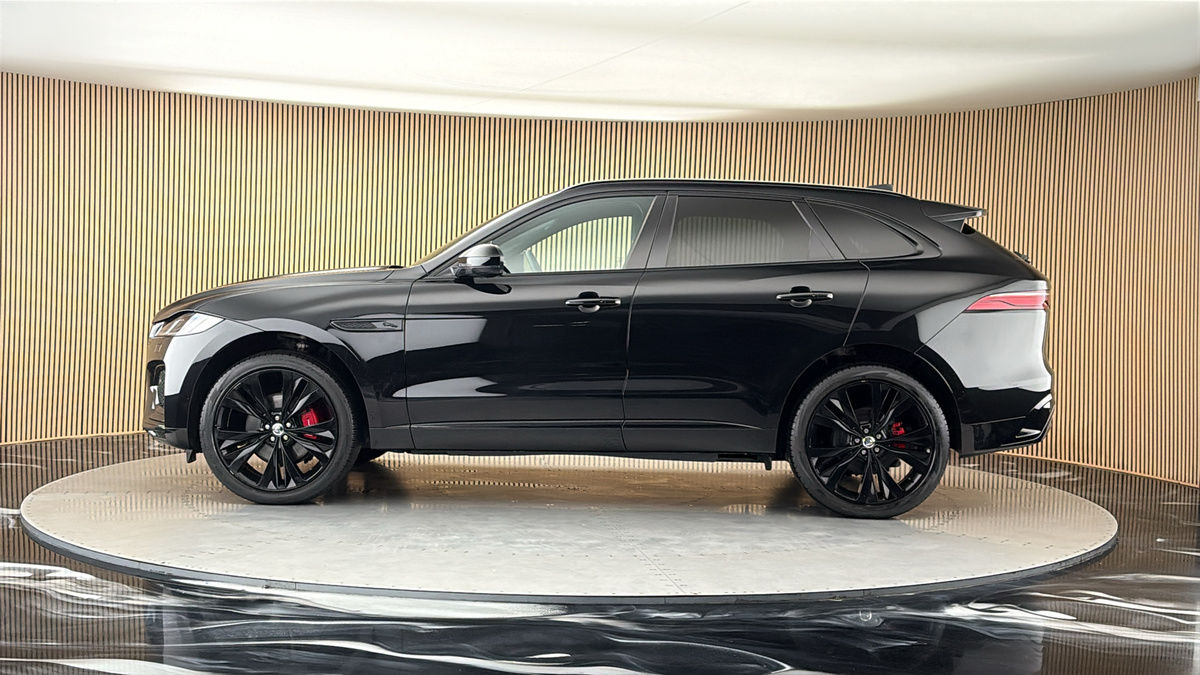 Jaguar F-PACE Image 15