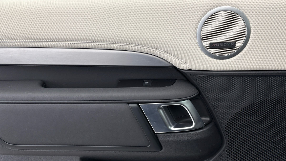 Land Rover Discovery Image 19