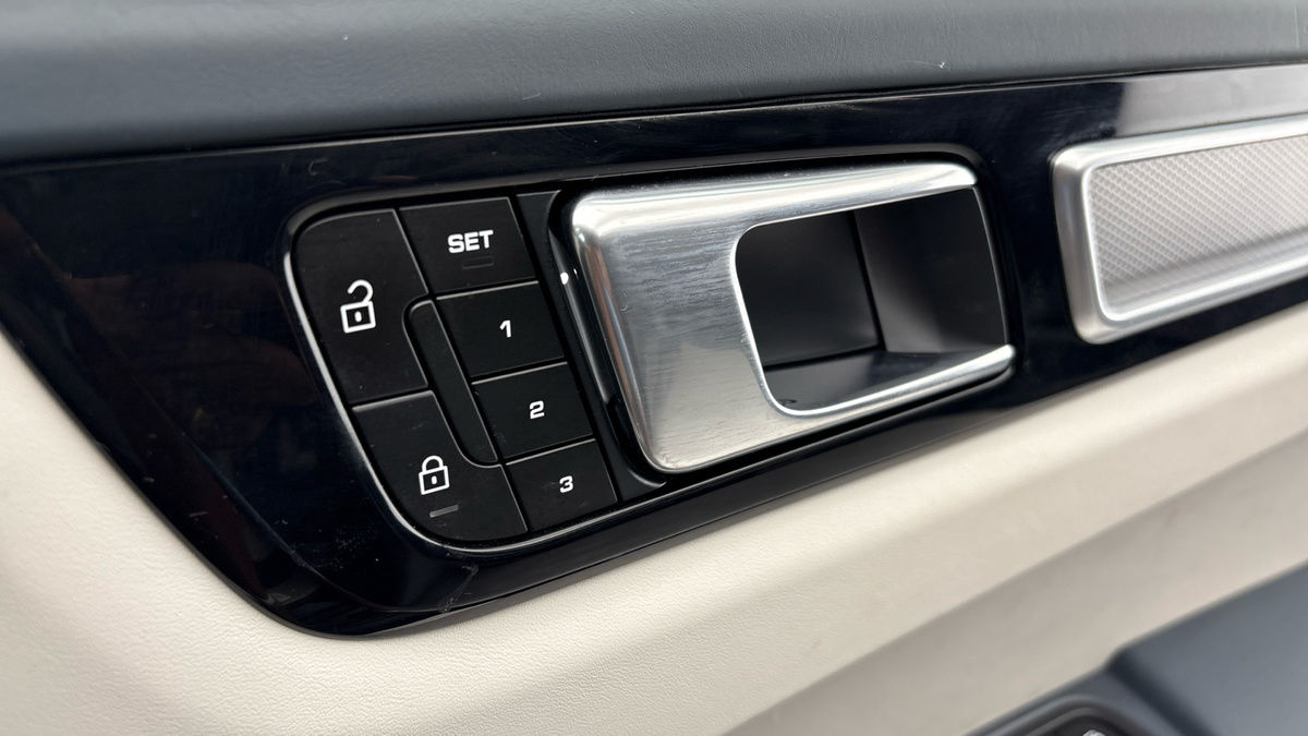 Porsche Cayenne Image 29