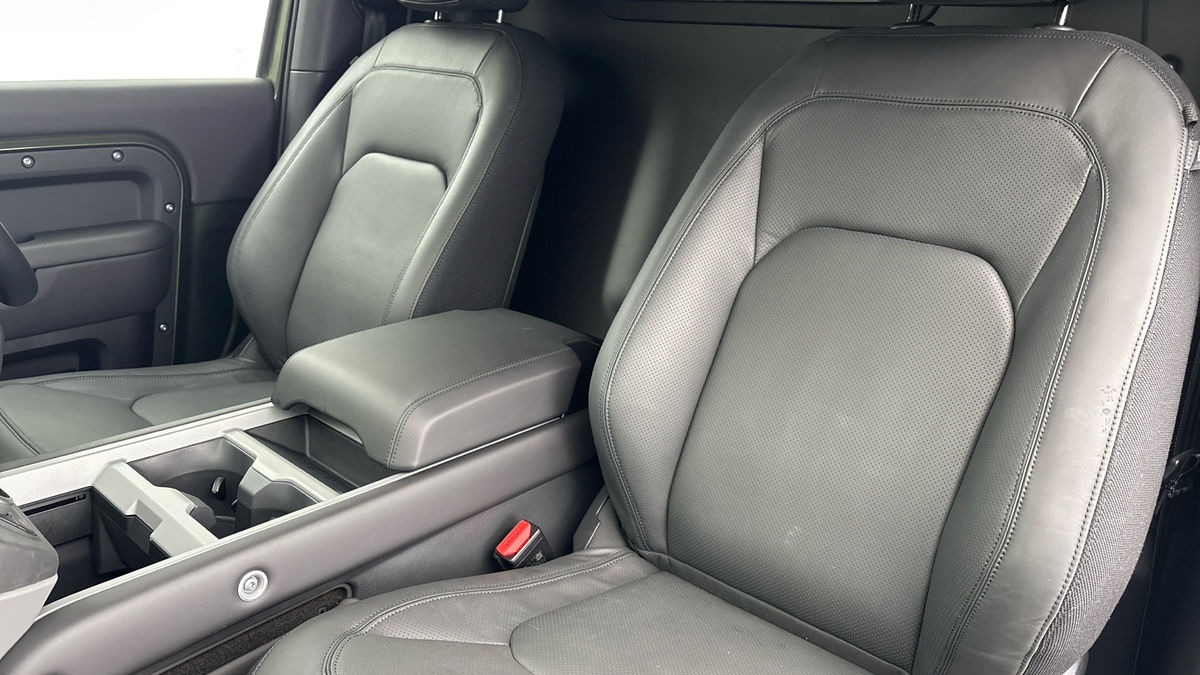 Land Rover Defender 90 Image 7