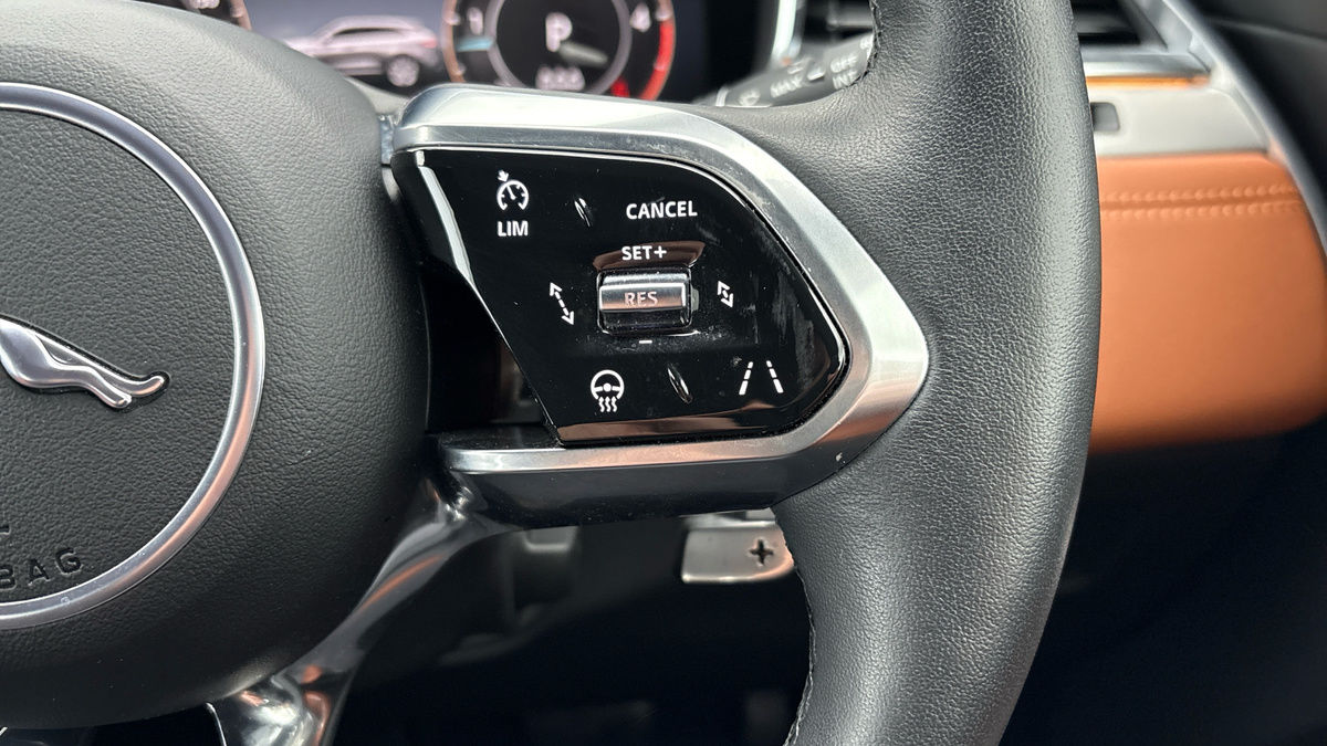 Jaguar F-PACE Image 14