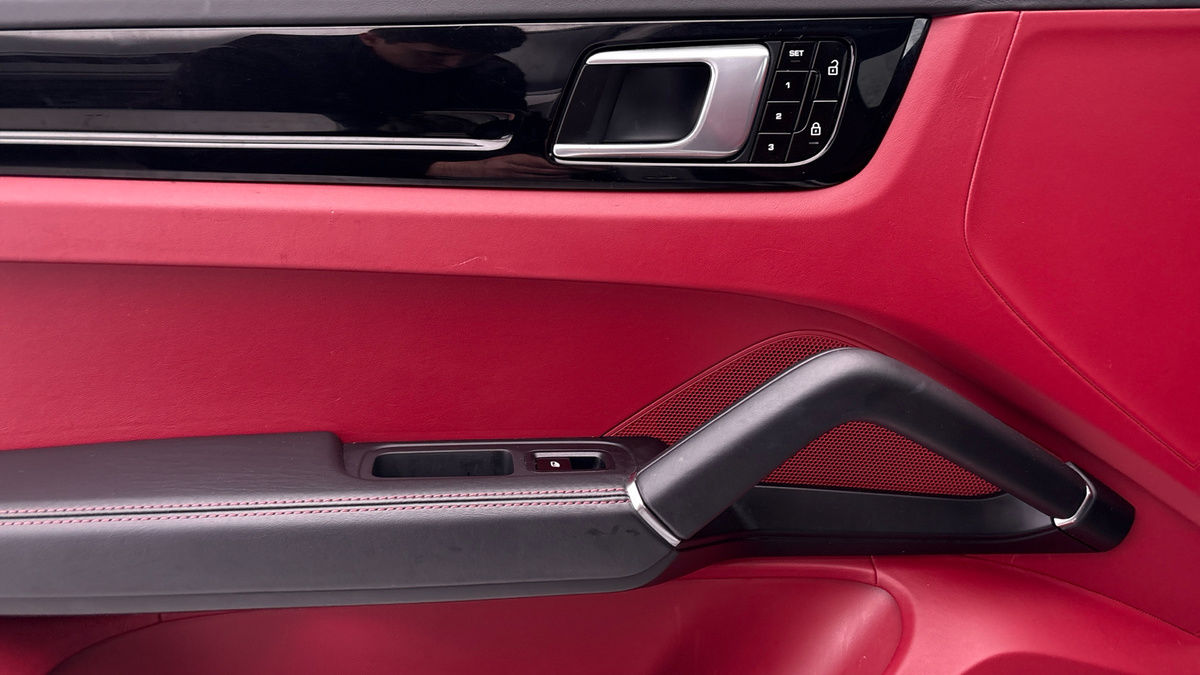 Porsche Cayenne Image 19