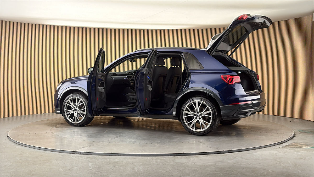 More views of Audi Q3