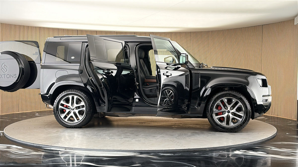 More views of Land Rover Defender 110