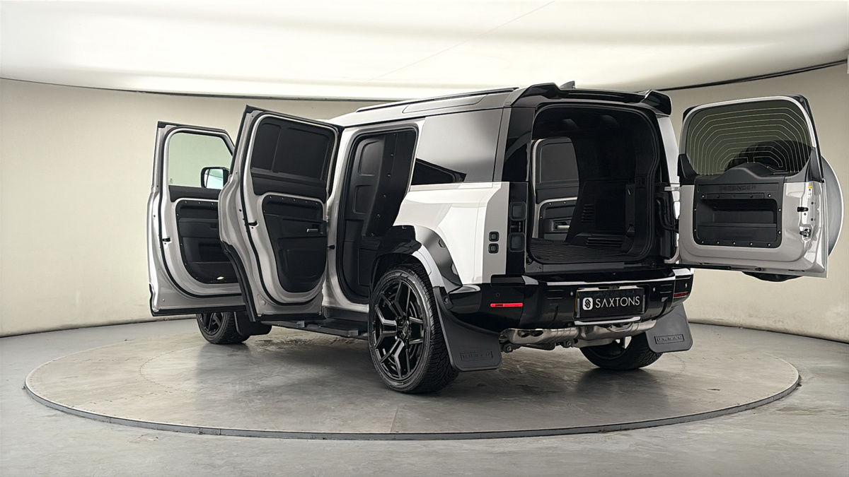 Land Rover Defender 110 Urban Image 23