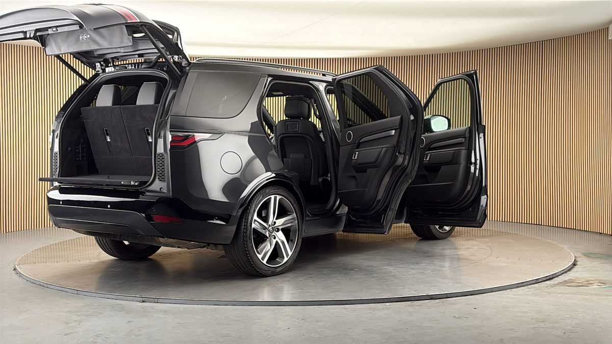 More views of Land Rover Discovery