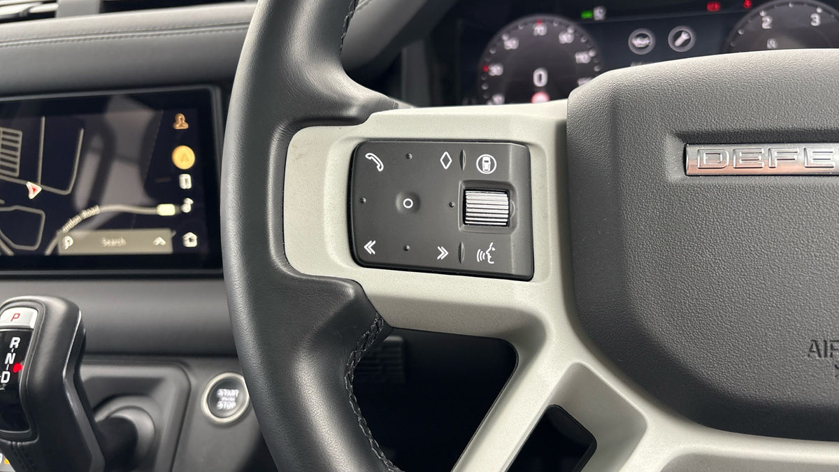 Land Rover Defender 110 Image 13