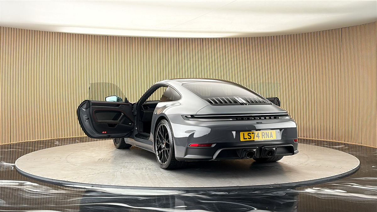 More views of Porsche 911