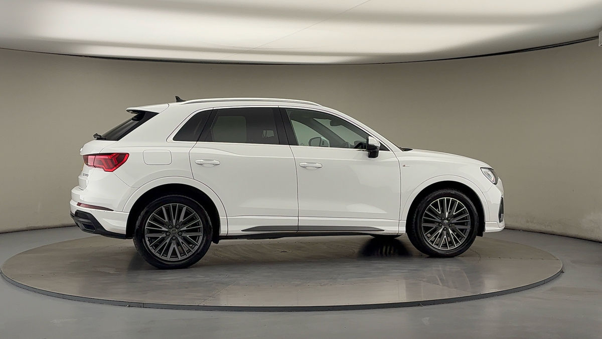 More views of Audi Q3