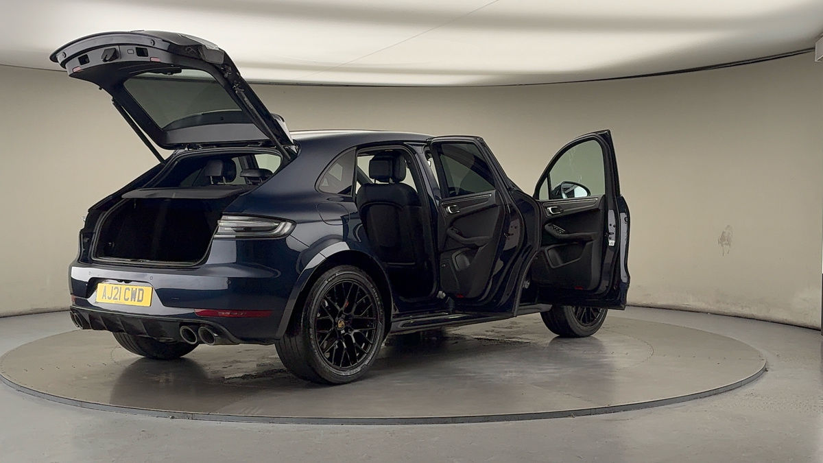 More views of Porsche Macan