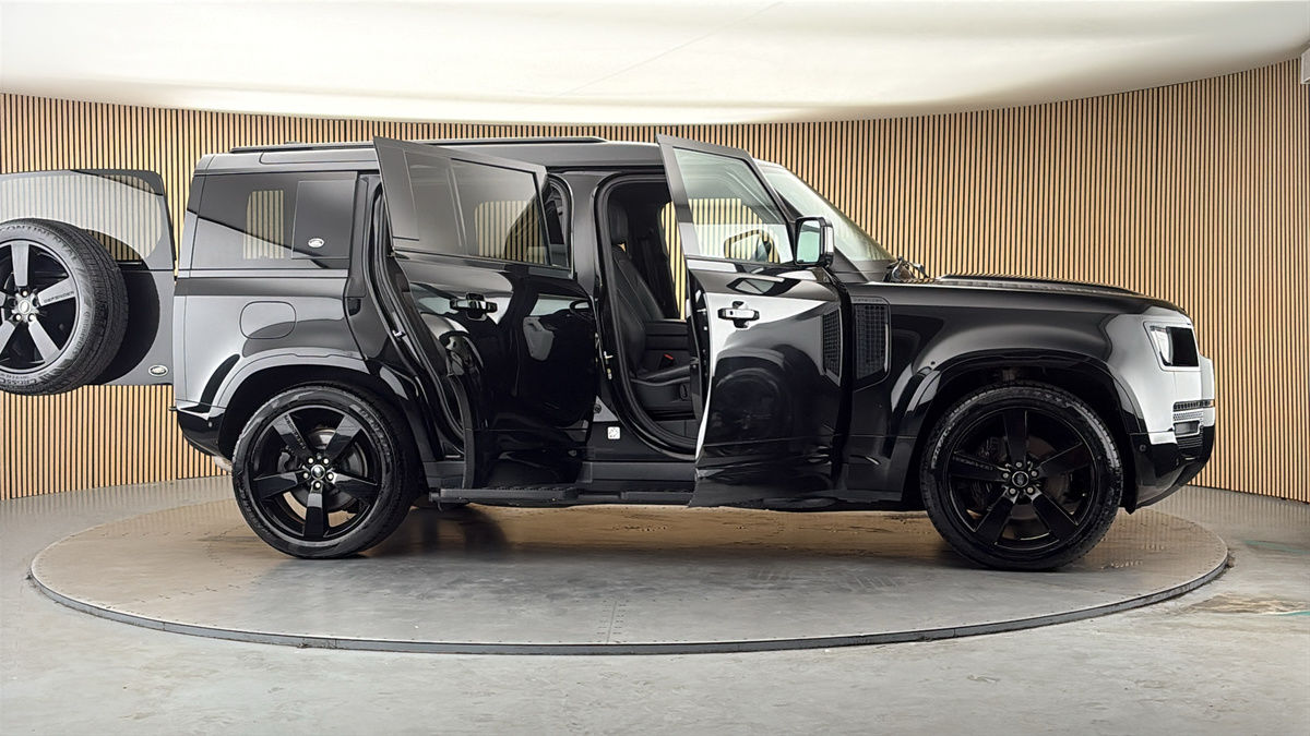 More views of Land Rover Defender 110