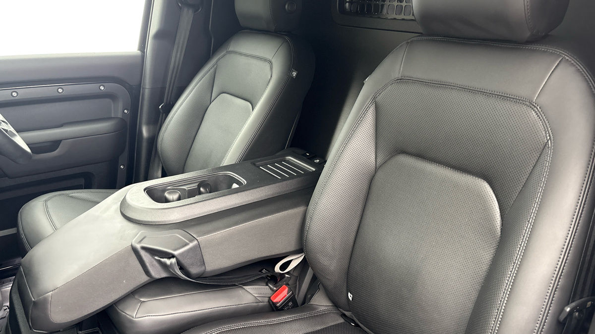 Land Rover Defender 110 Urban Image 9