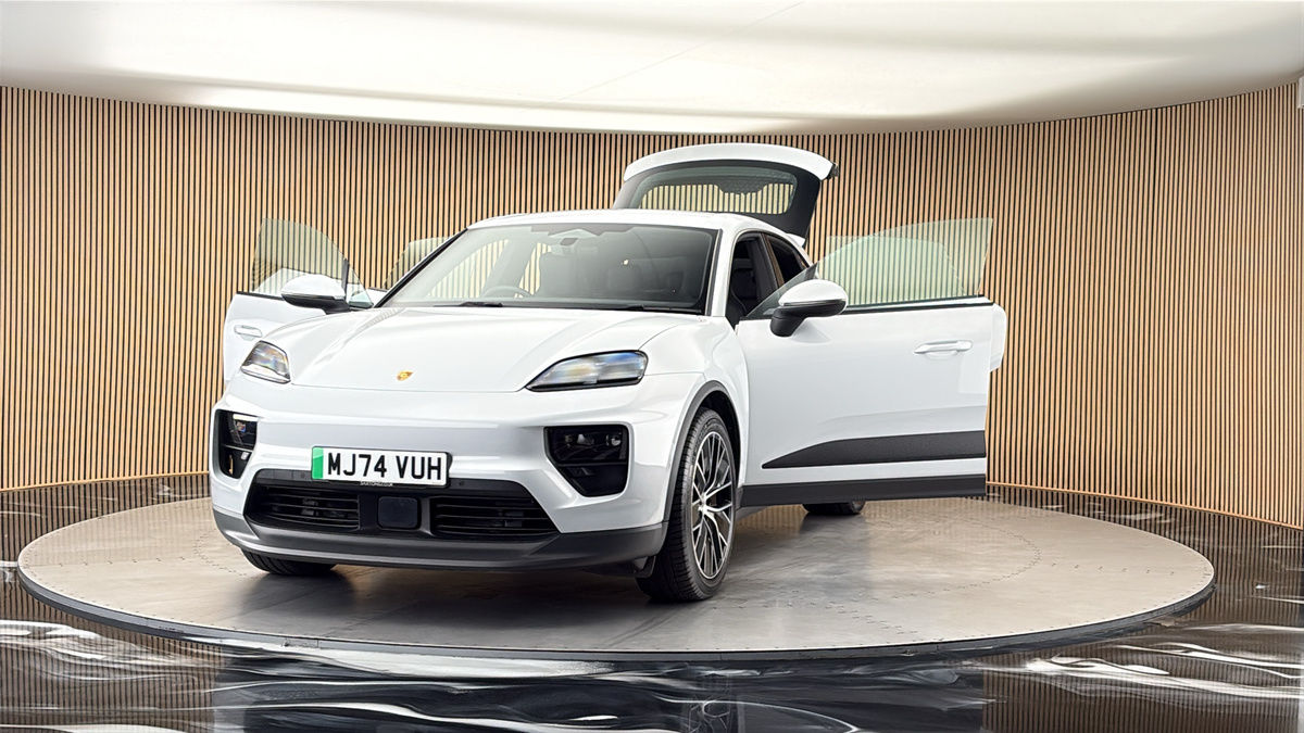 More views of Porsche Macan