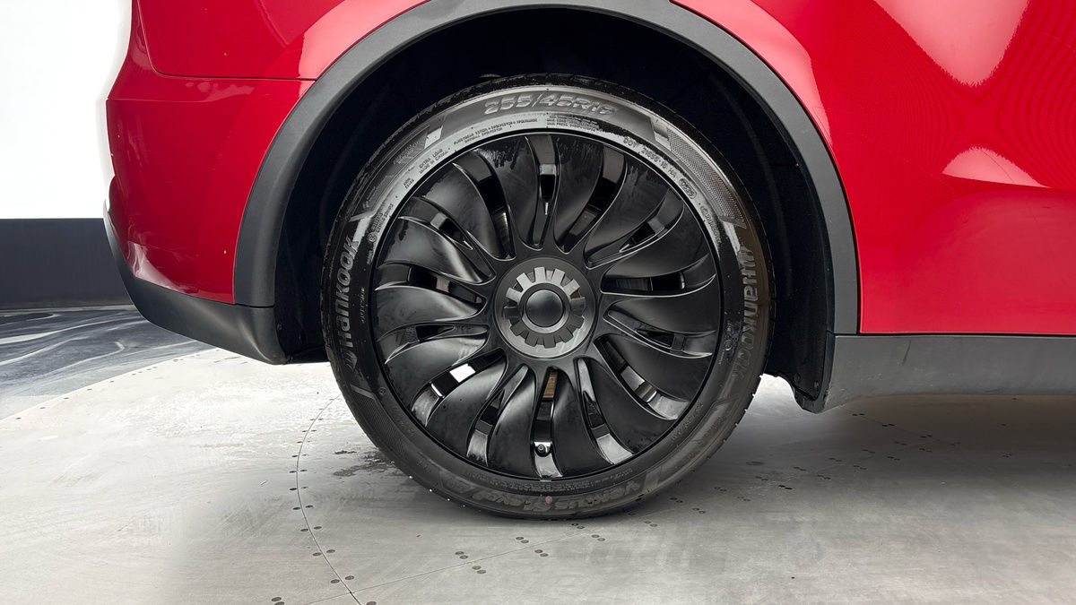 Tesla Model Y Image 10