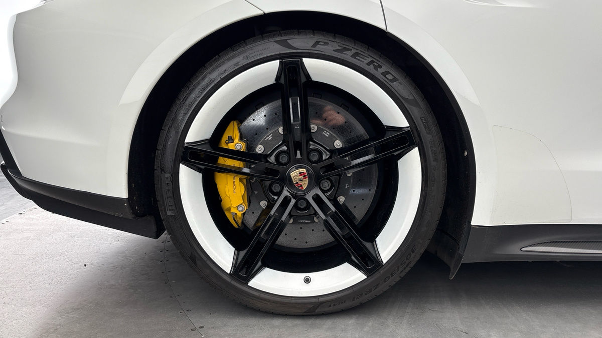 Porsche Taycan Image 11