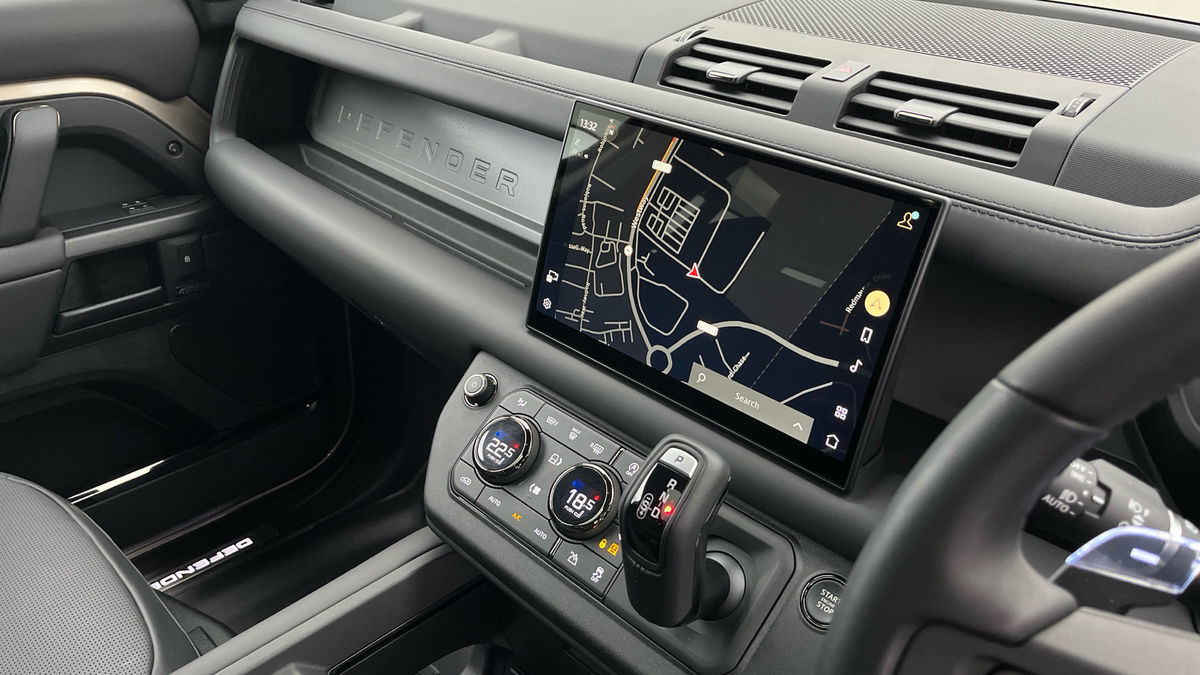 Land Rover Defender 110 Urban Image 22