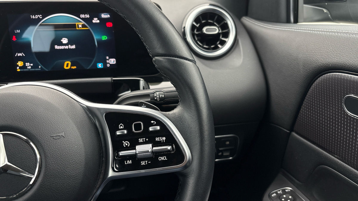 Mercedes-Benz GLA Image 14