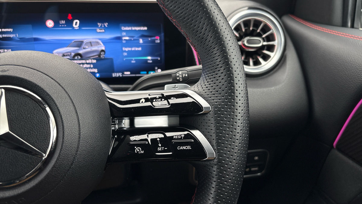 Mercedes-Benz GLB Image 14